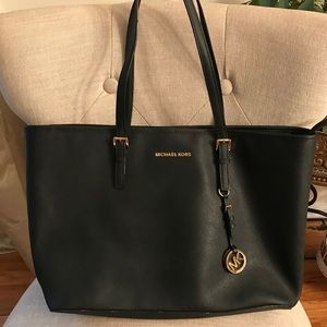 MICHAEL Michael Kors Bags - Michael Kors Voyager Medium MICHAEL Michael Kors Bags - Michael Kors Voyager Medium